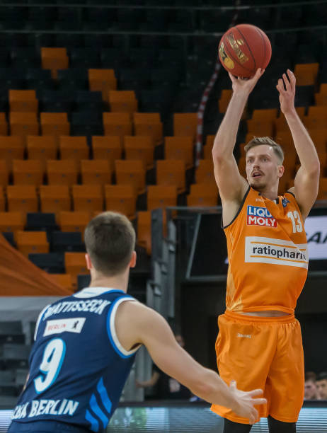 他迅速调整 他迅速调整